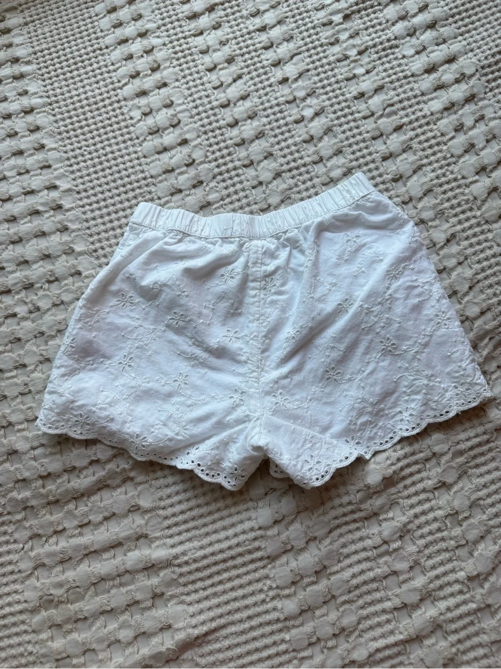 GAP White Eyelet Button-Front Tank & Scalloped Shorts Set